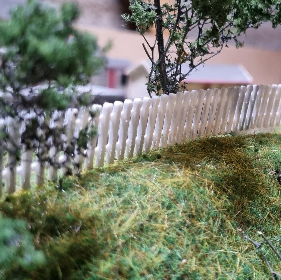 Picket Fences x10 Various colours OO Gauge 1:76