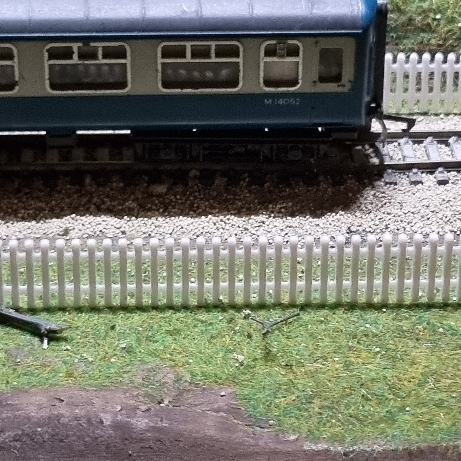 TT:120 Picket Fence x10 multi colours Railway Model fencing scale 1:120