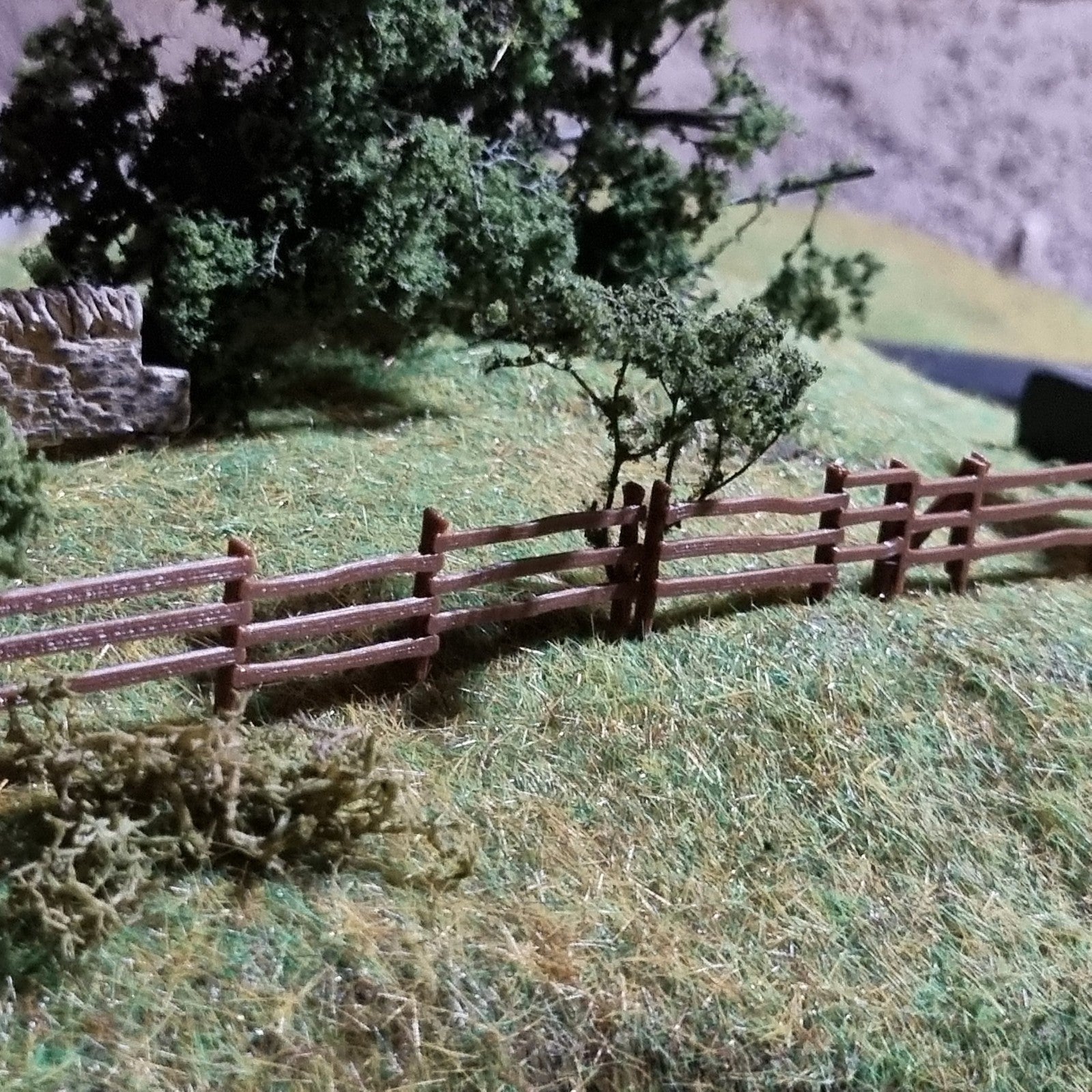 Rural Rickety Wood Fences 2 colours OO Gauge 1/76