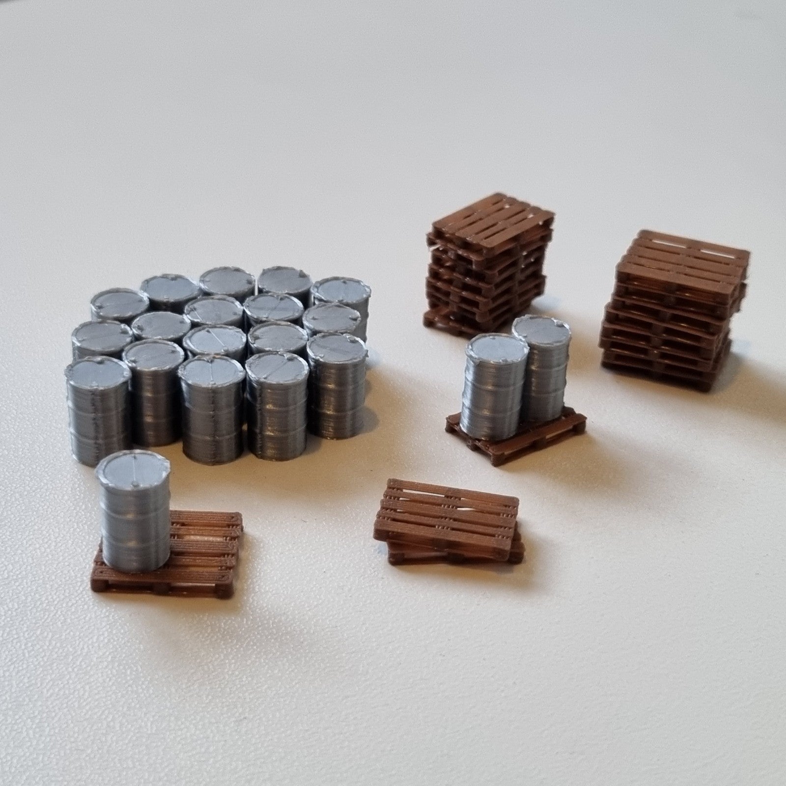 Oil Drum Barrels and Pallets Bundle OO Gauge 1/76