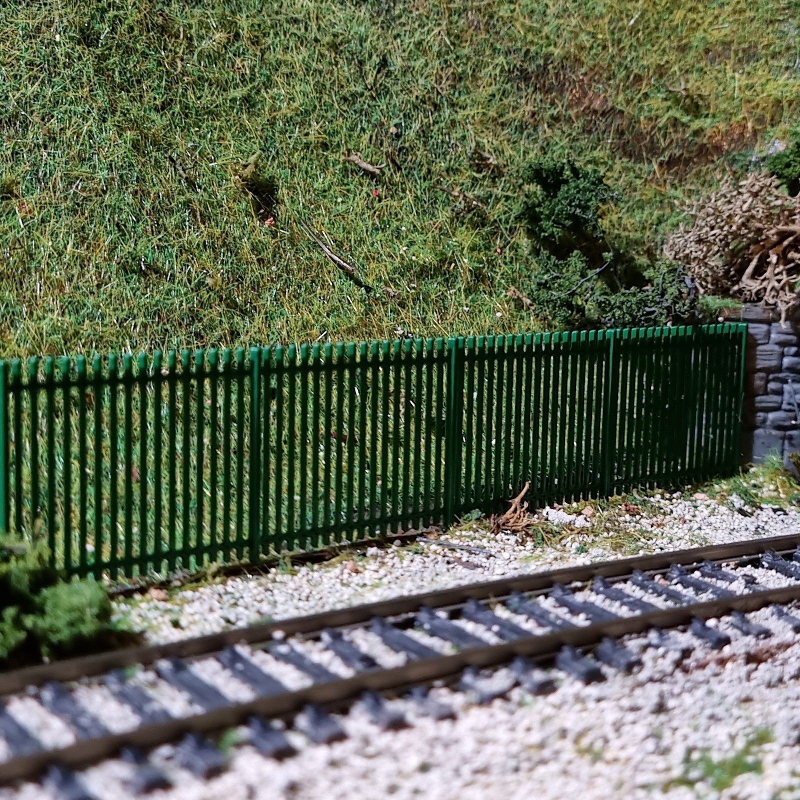 TT:120 Security Railings Fencing for model railways 10 pack Green 1/120