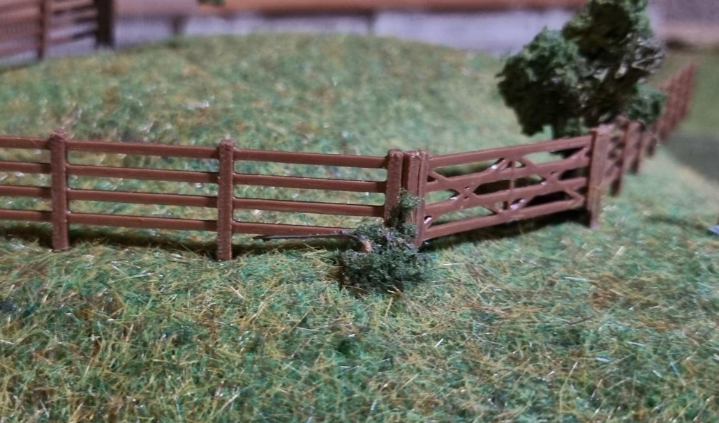 N gauge Fencing, Railings, 15 pack model railway wood fences MULTI colours 1/148