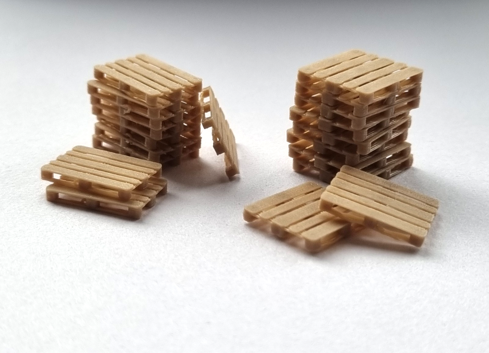 Oil Drum Barrels and Pallets Bundle OO Gauge 1/76
