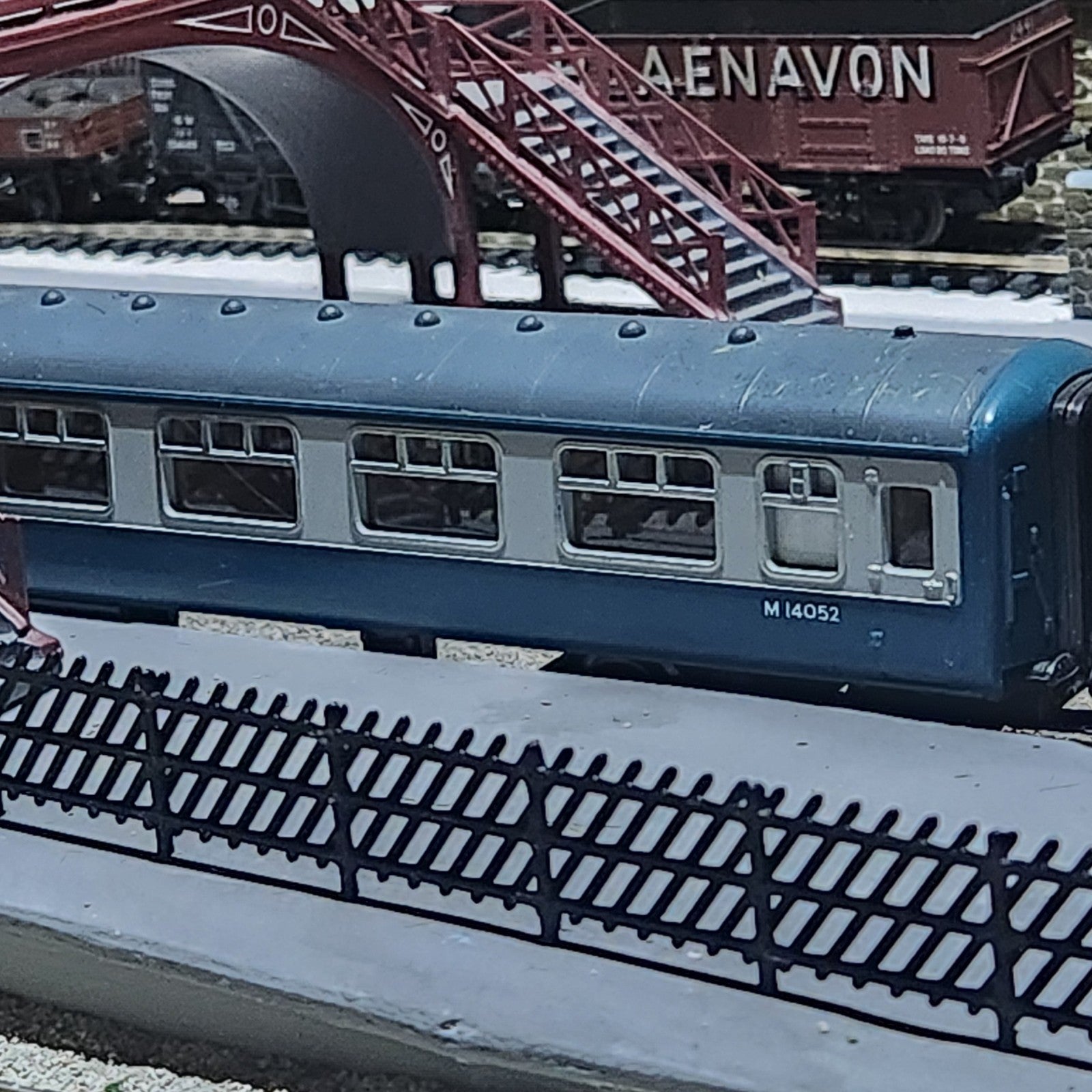 Station Fences Diagonal Style fencing 10 pack, 3 colours  OO gauge 1/76