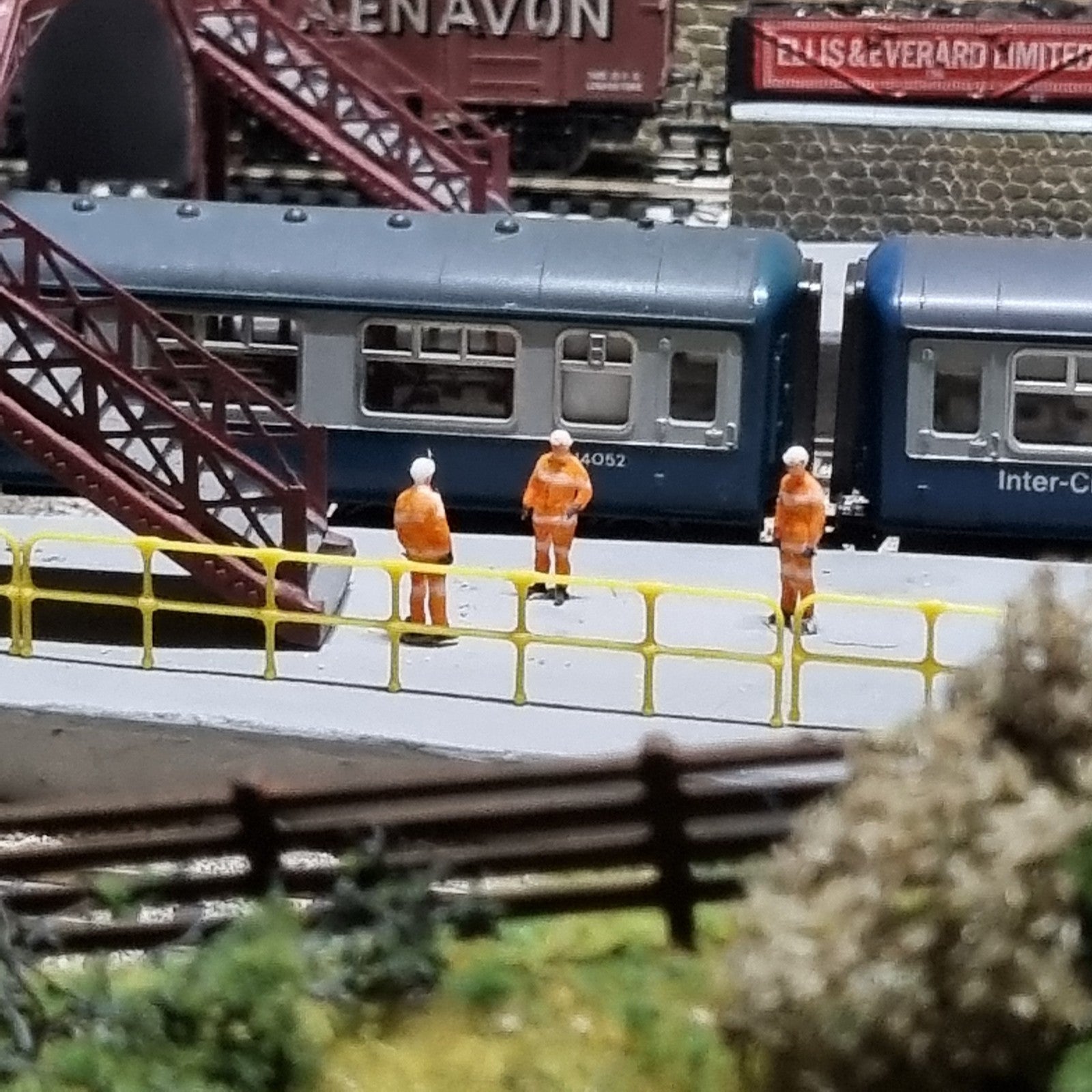 Safety Railings Yellow N gauge 1/148