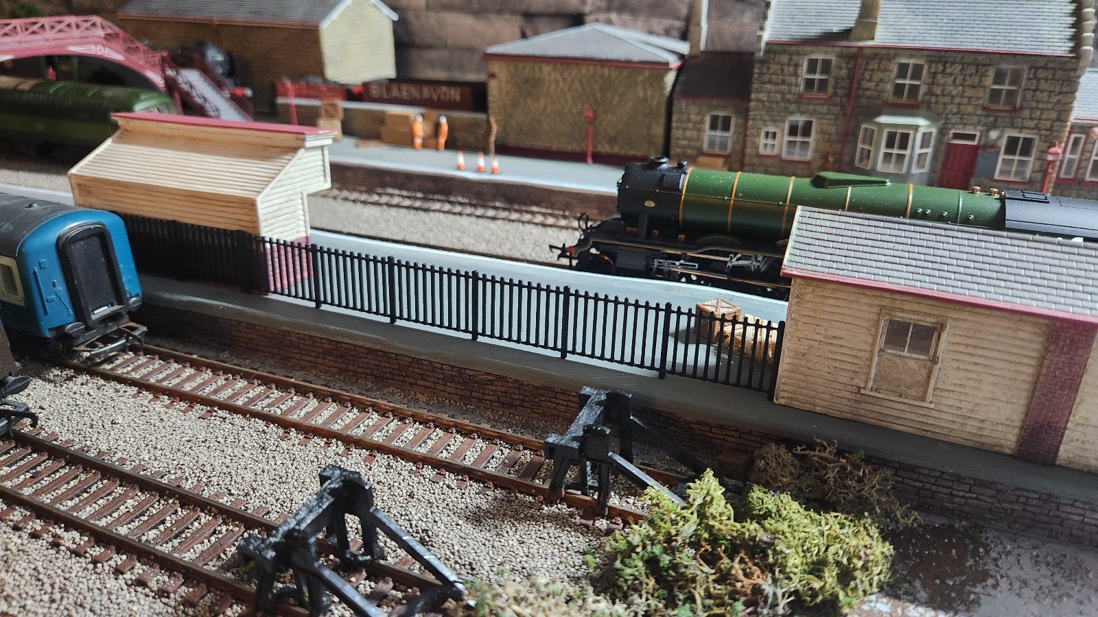 Wrought Iron Fencing x10 OO gauge 1/76