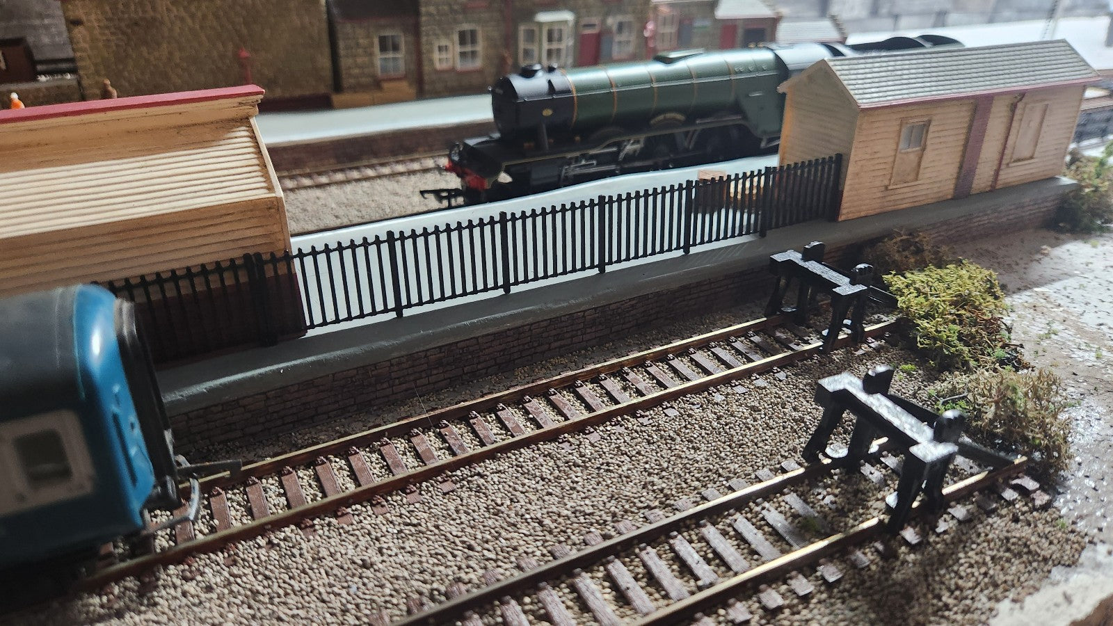 N Gauge Railkit Wrought Iron Fencing x10 Model Railway Railings Fences 1/148