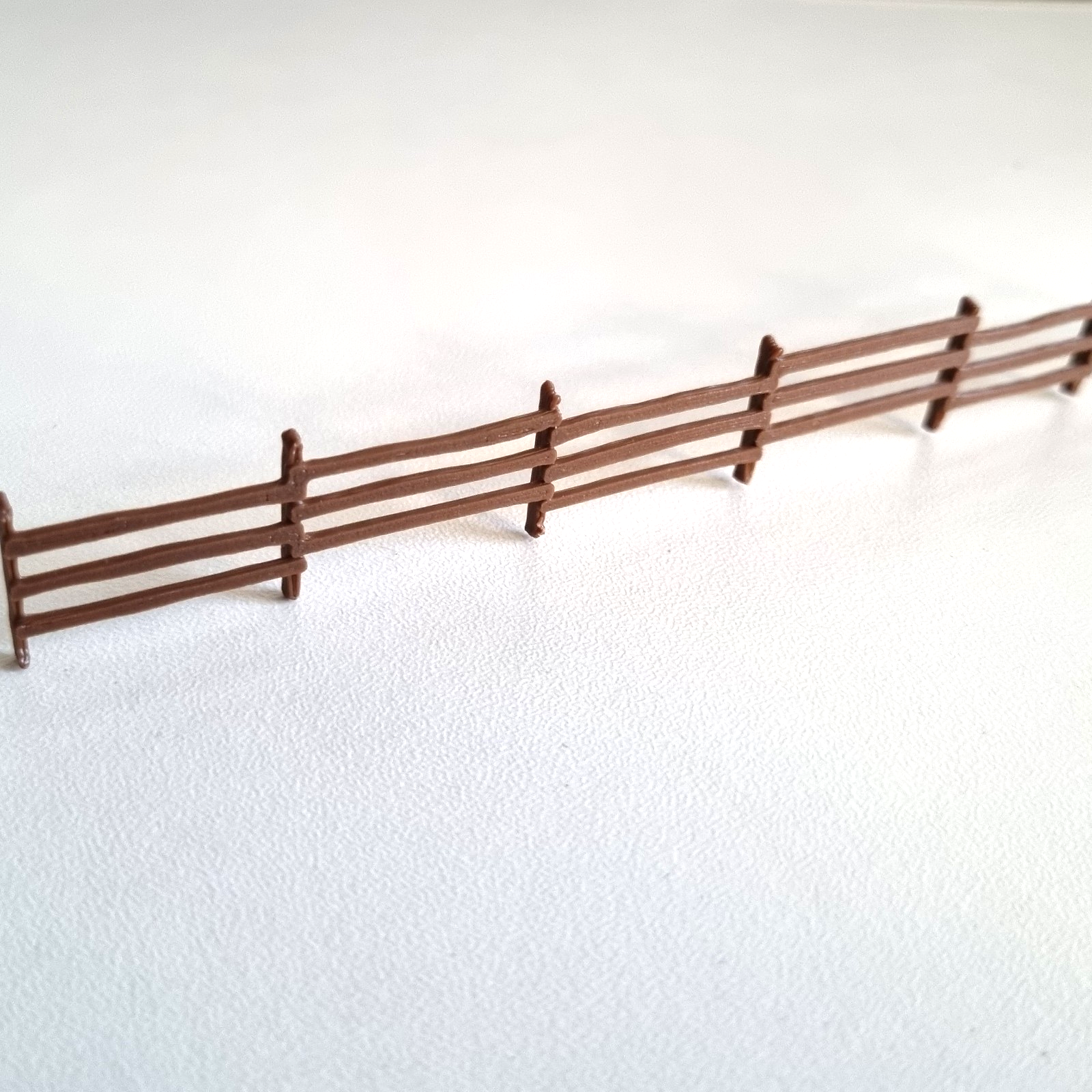 TT:120 Model Fencing Rural Rickety Wood Fences 2 colours TT 1/120 scale railway