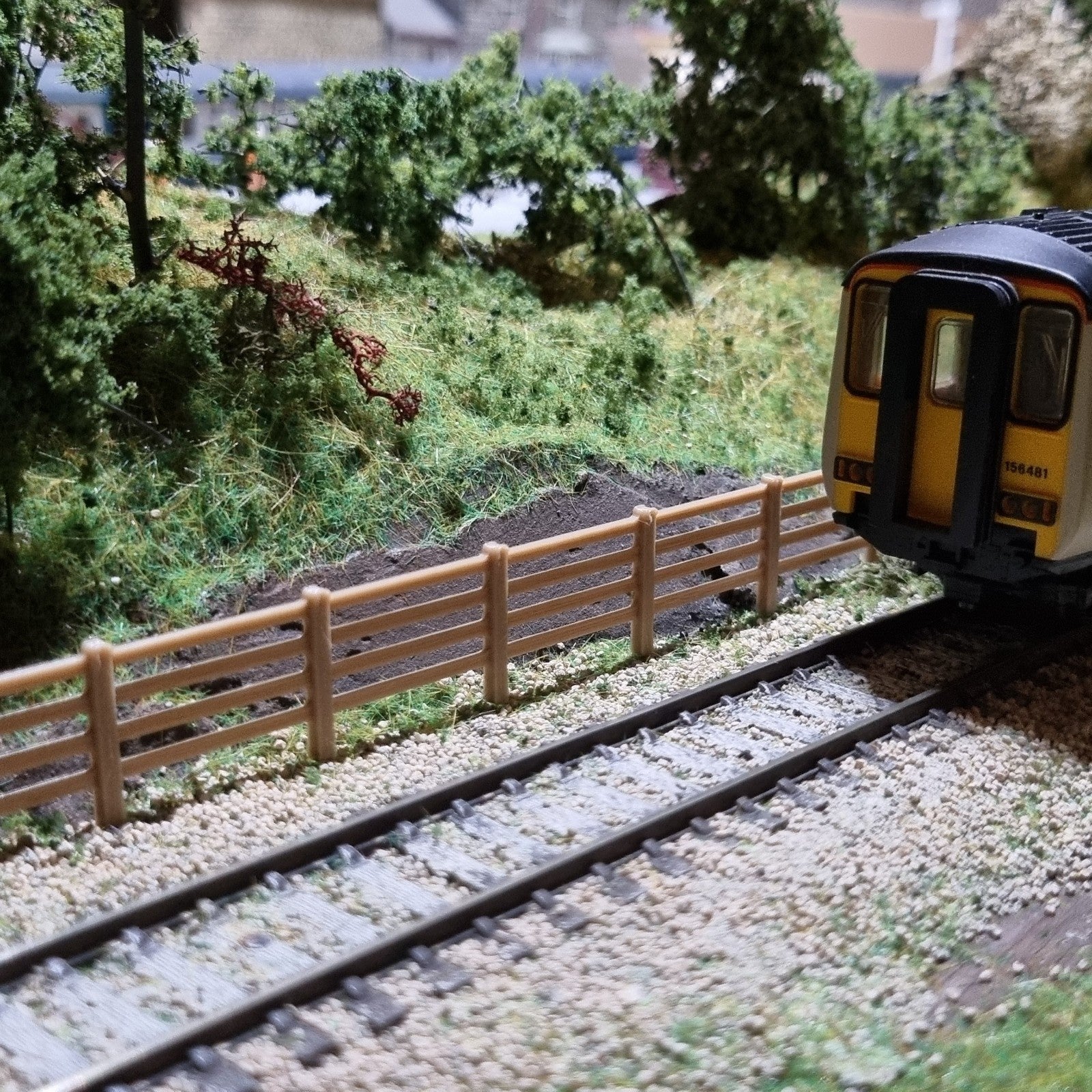 TT:120 Fencing, Railings, 13 pack model railway wood fences MULTI colours 1/120