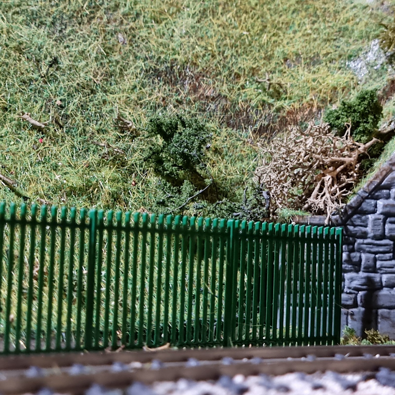 TT:120 Security Railings Fencing for model railways 10 pack Green 1/120