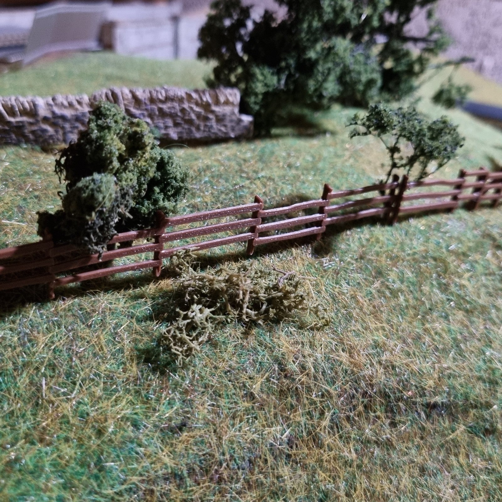 Rural Rickety Wood Fences 2 colours OO Gauge 1/76