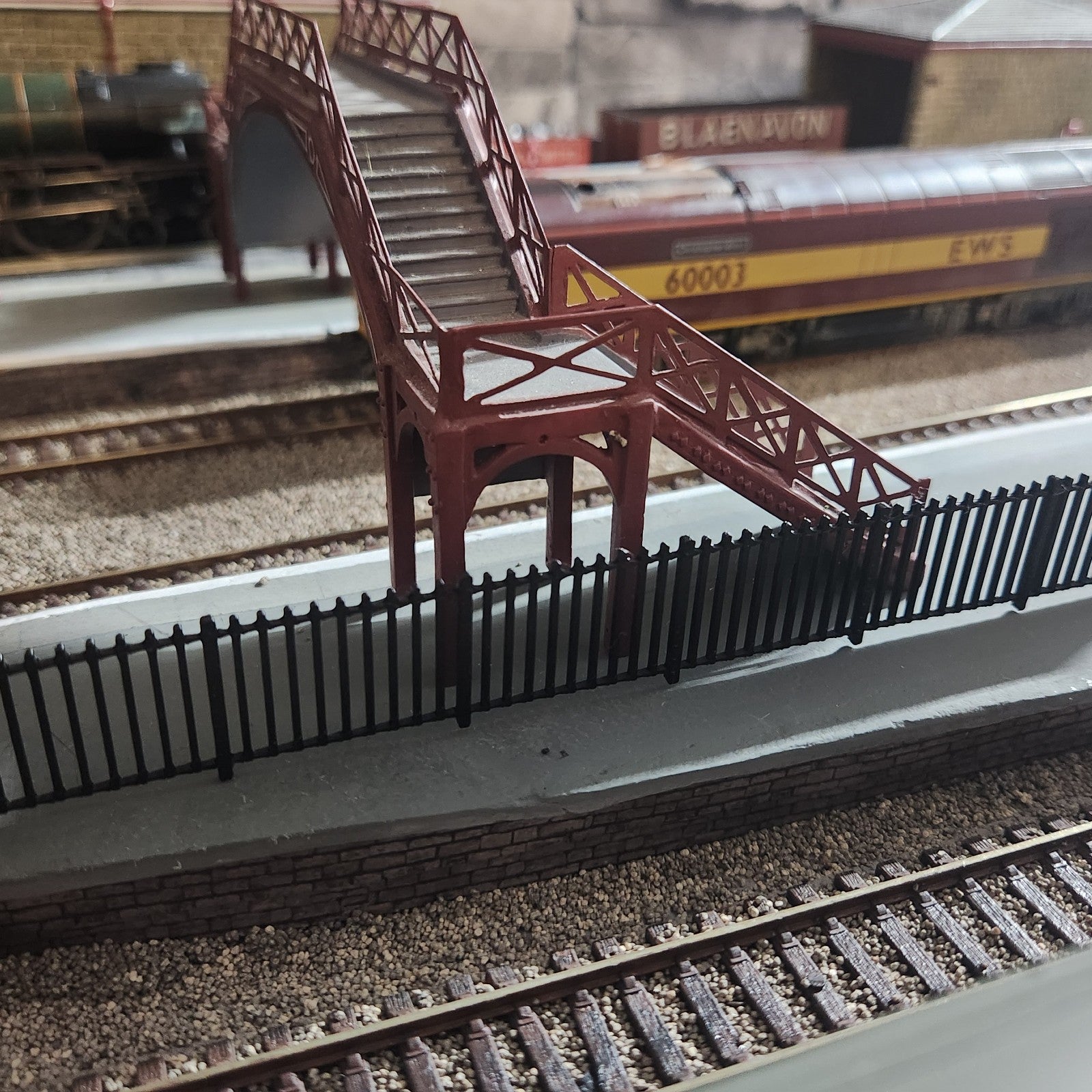 N Gauge Railkit Wrought Iron Fencing x10 Model Railway Railings Fences 1/148