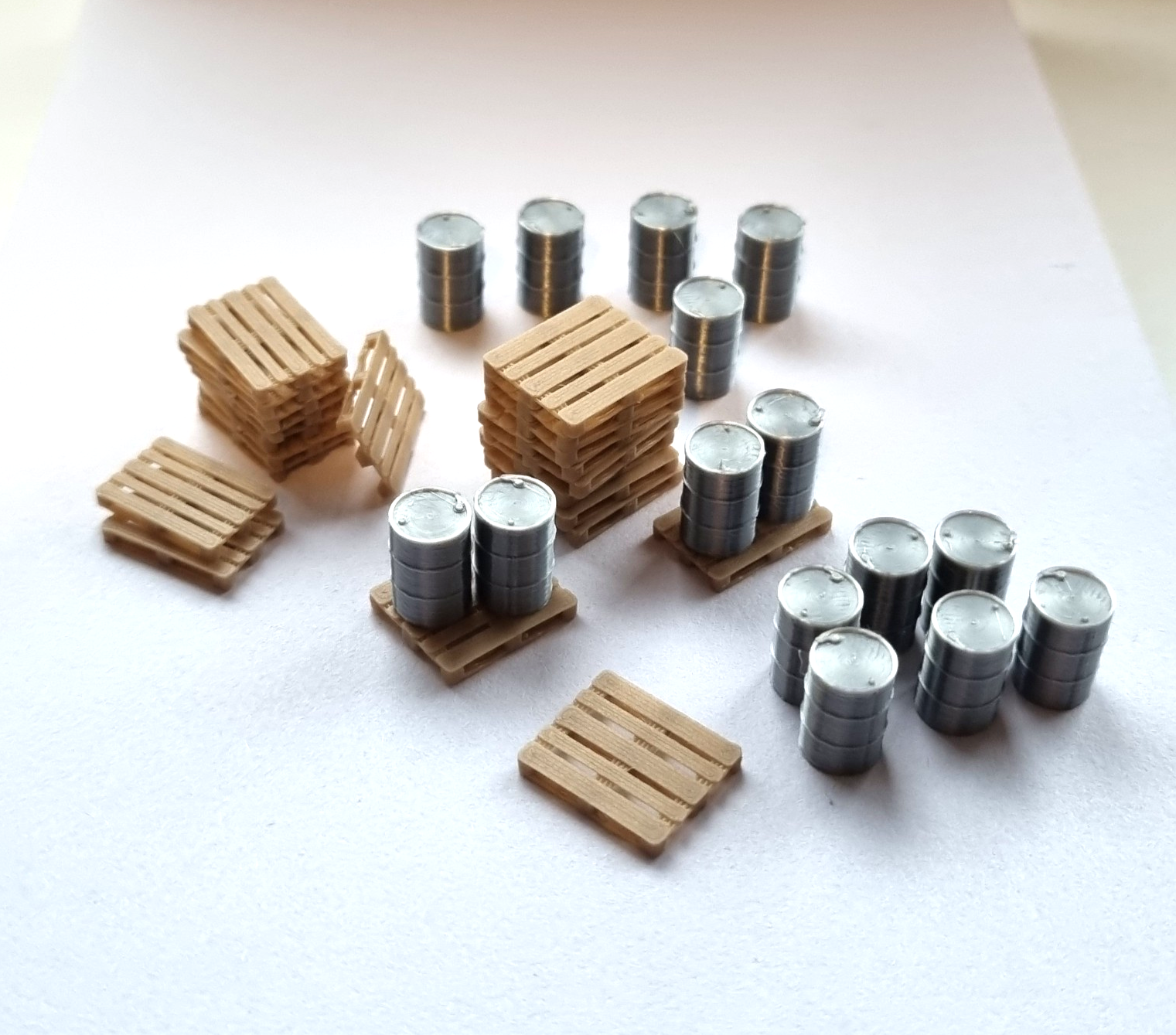 Oil Drum Barrels and Pallets Bundle OO Gauge 1/76