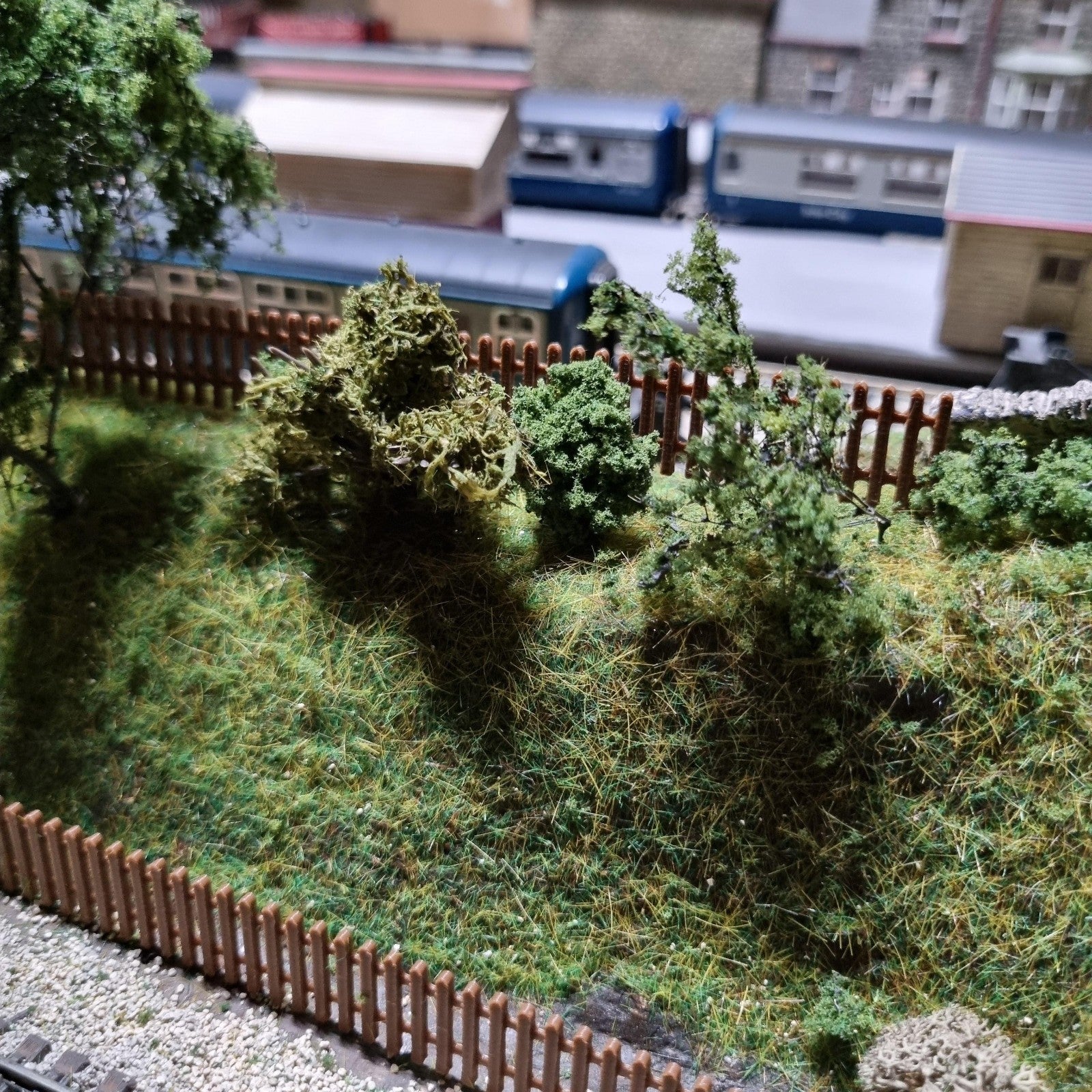 Picket Fences x10 Various colours OO Gauge 1:76