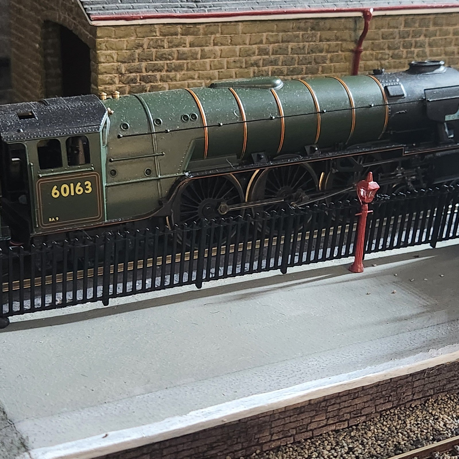 N Gauge Railkit Wrought Iron Fencing x10 Model Railway Railings Fences 1/148