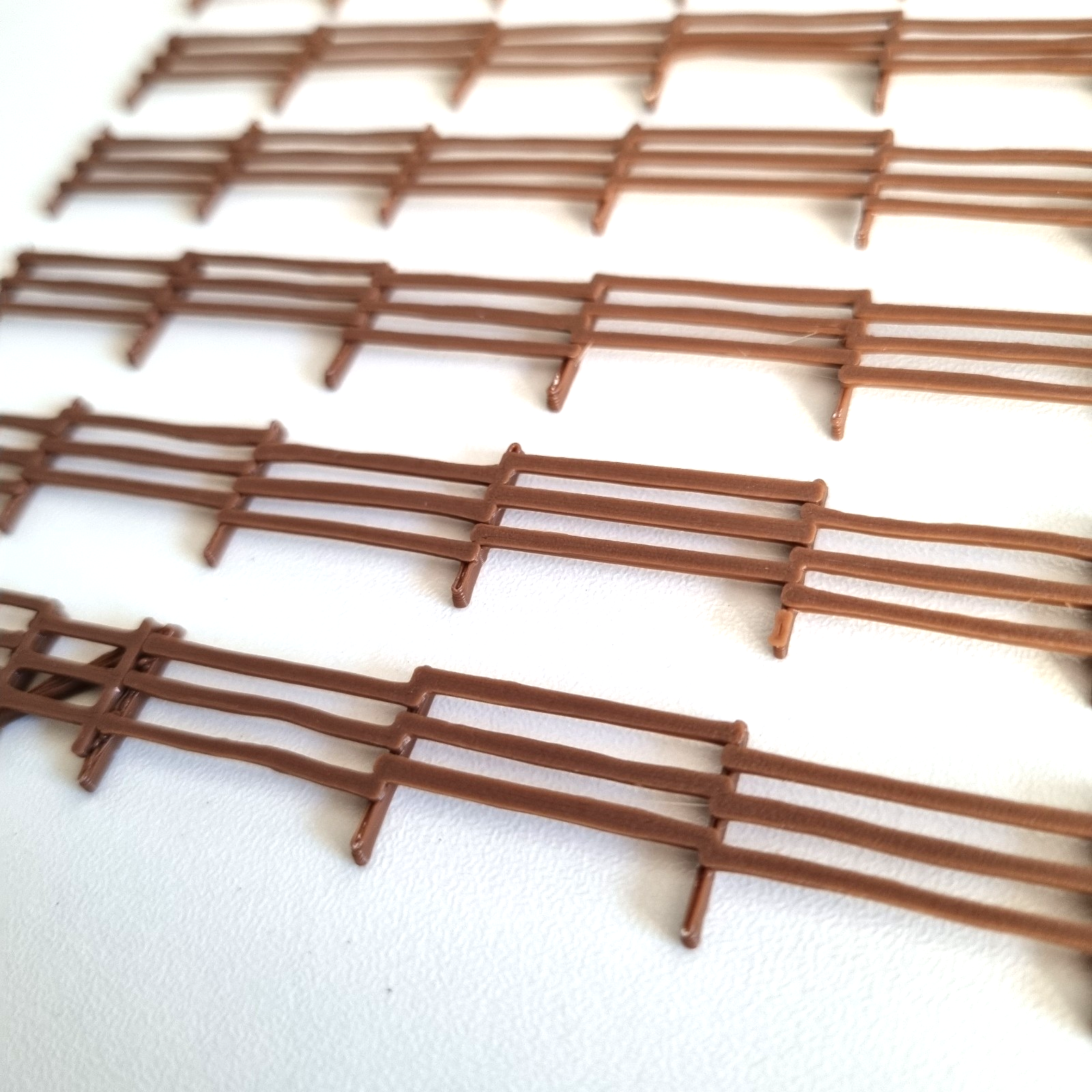 TT:120 Model Fencing Rural Rickety Wood Fences 2 colours TT 1/120 scale railway