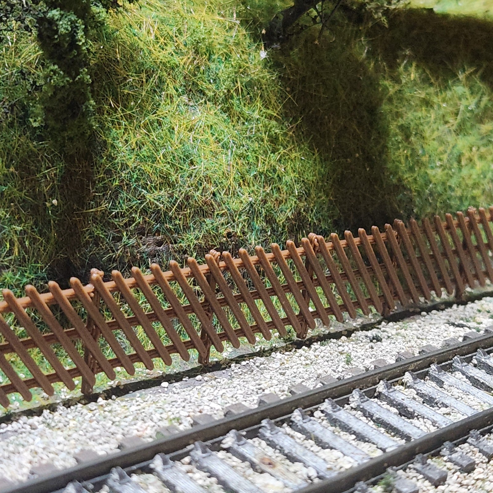 Station Fences Diagonal Style fencing 10 pack, 3 colours  OO gauge 1/76