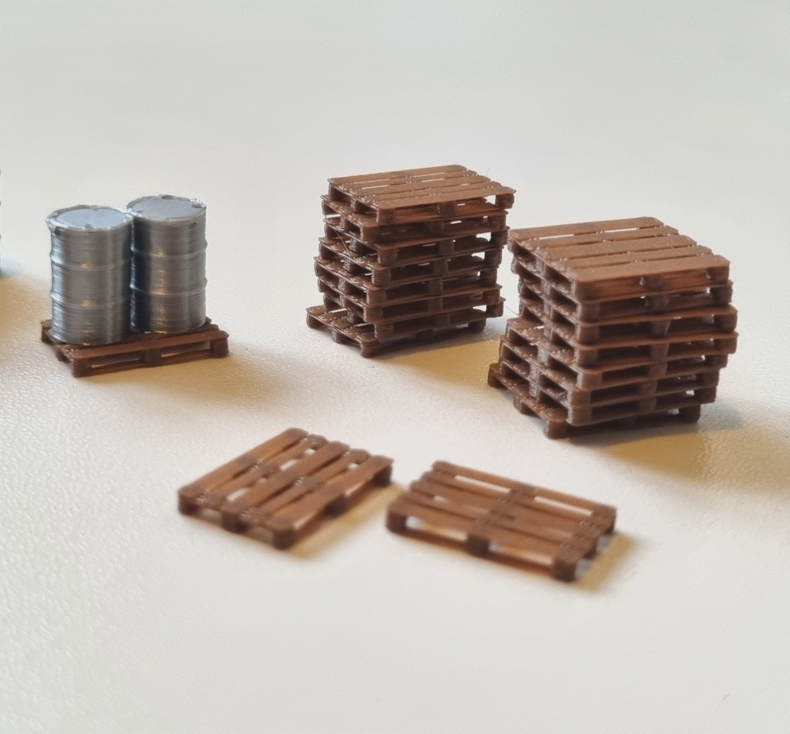 Oil Drum Barrels and Pallets Bundle OO Gauge 1/76