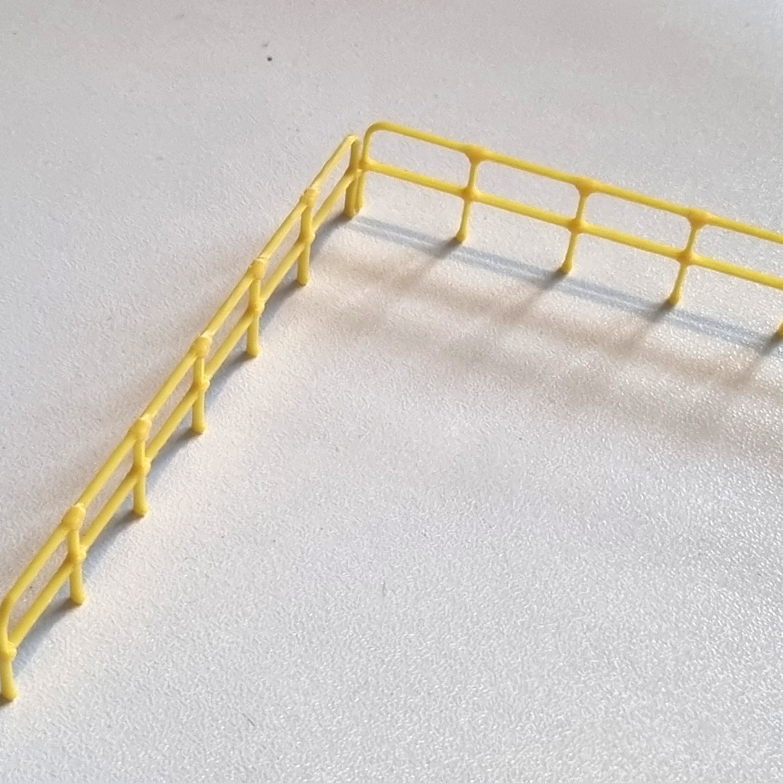 Safety Railings Yellow 00 gauge 1/76